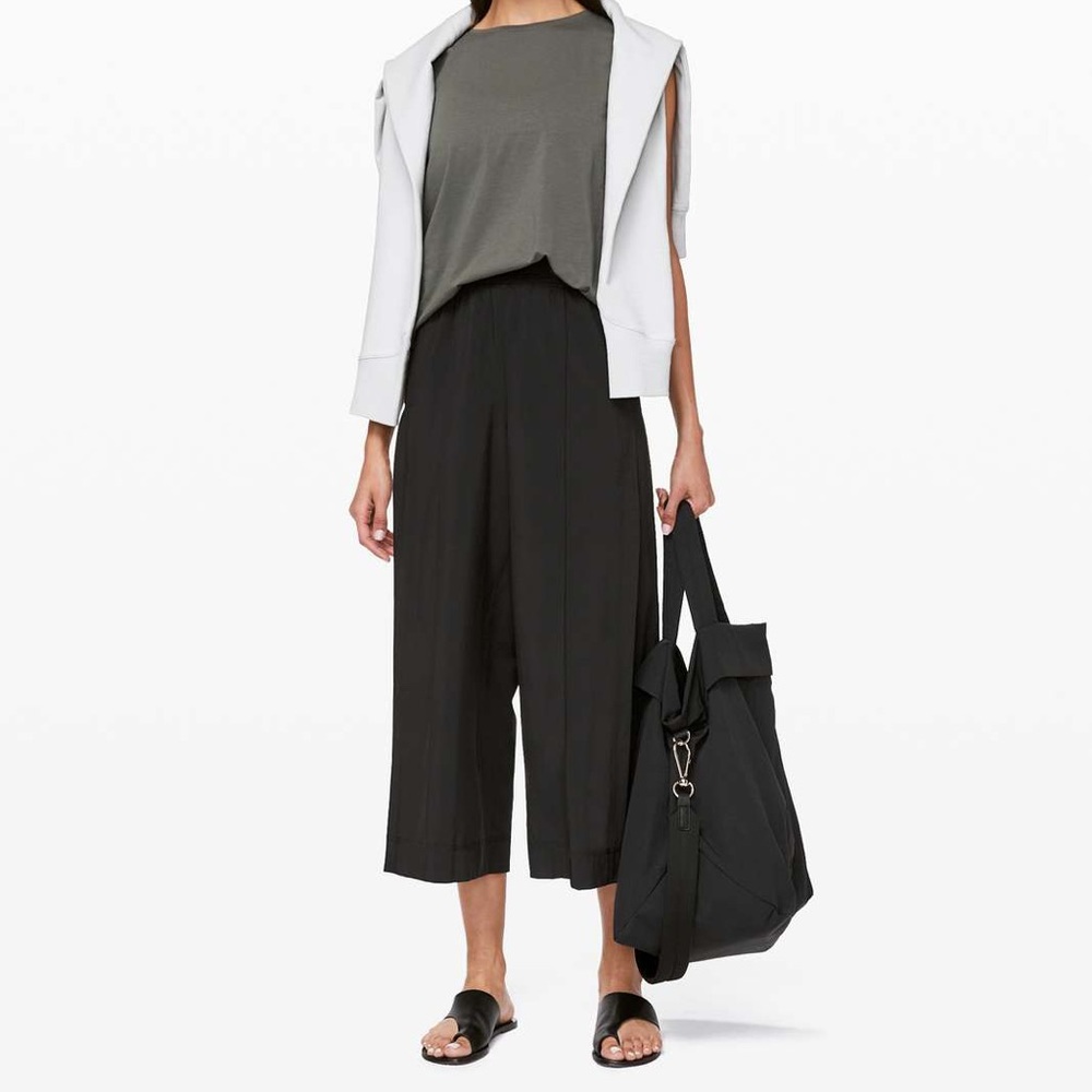 Lululemon Wanderer Culotte in size 4